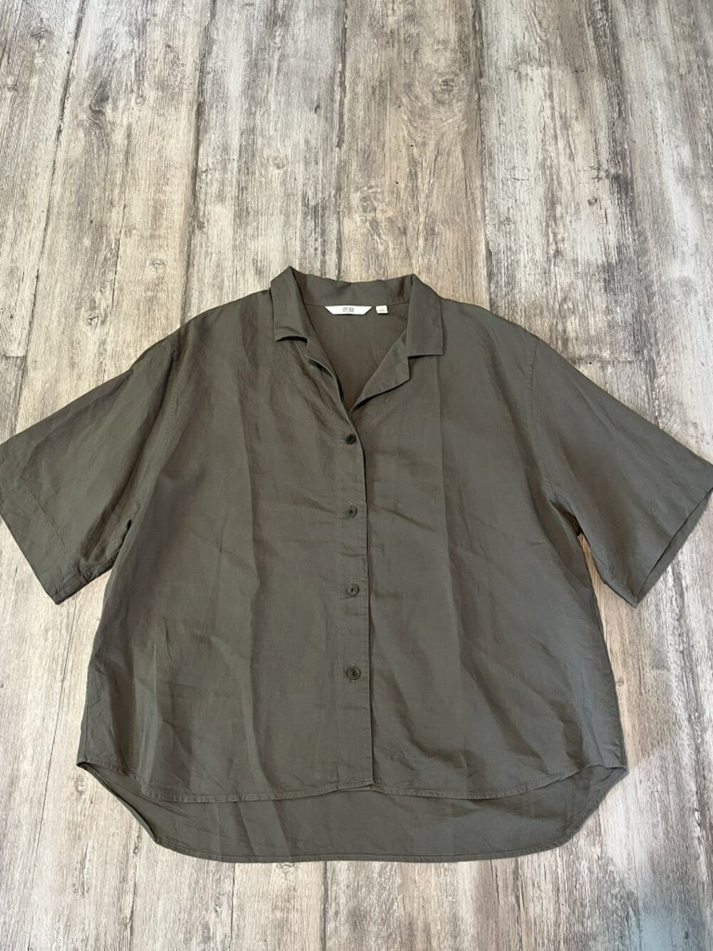 SALE! 2 Uniqlo W's Linen Blend Open Collar S/S Shirts, Black & Olive, Large - Picture 9 of 16
